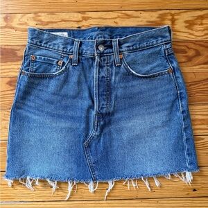 Levis Icon Skirt Medium Wash Denim Mini Button Fly Raw Hem Size 27 Jean